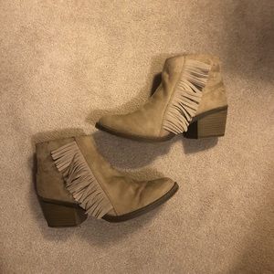 Mossimo taupe fringe booties